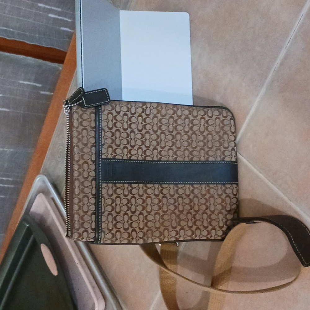 Brown coach crossbody bag app. 8.5 /7 in.